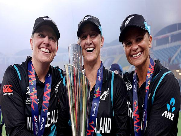 Australian star Perry congratulates NZ’s trio of Suzie, Devine, Tahuhu for T20 WC win