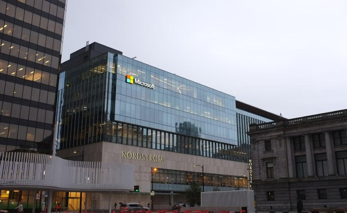 Microsoft Struggles To Retain Women, Minority Employees