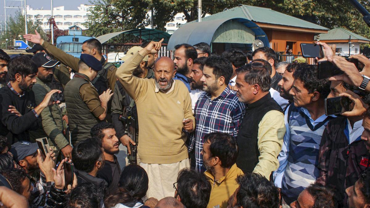 Darbar move: Halted by L-G govt., demand to resume capital shifting gains pace in J&K
