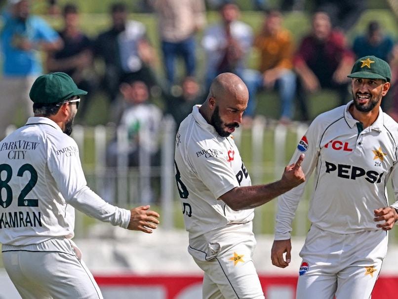Pakistan vs England 3rd Test Day 3 LIVE Scorecard Updates