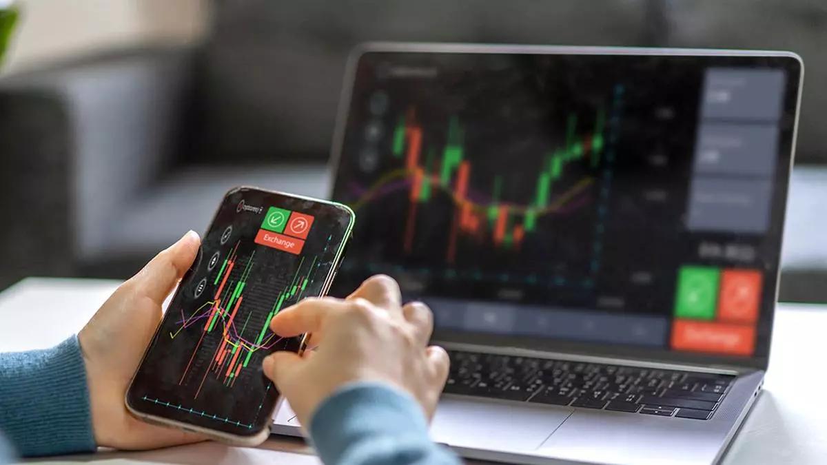 After a flat open, Sensex and Nifty tumble into red