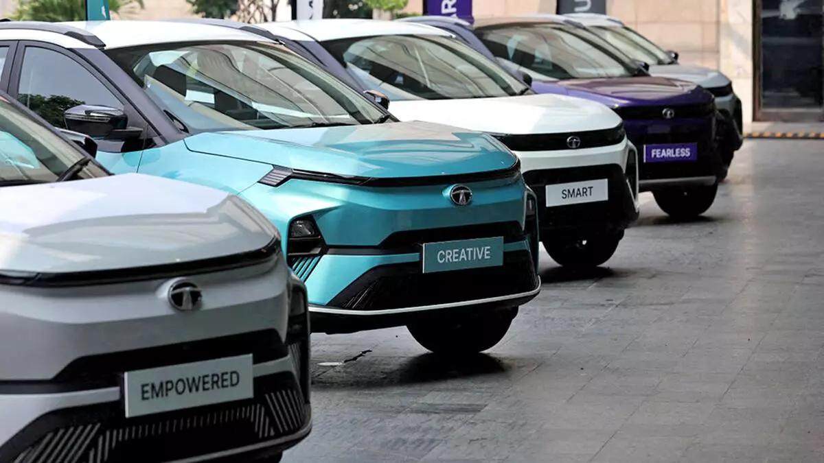 Tata Motors Share Price Live: Tata Motors stock trades flat