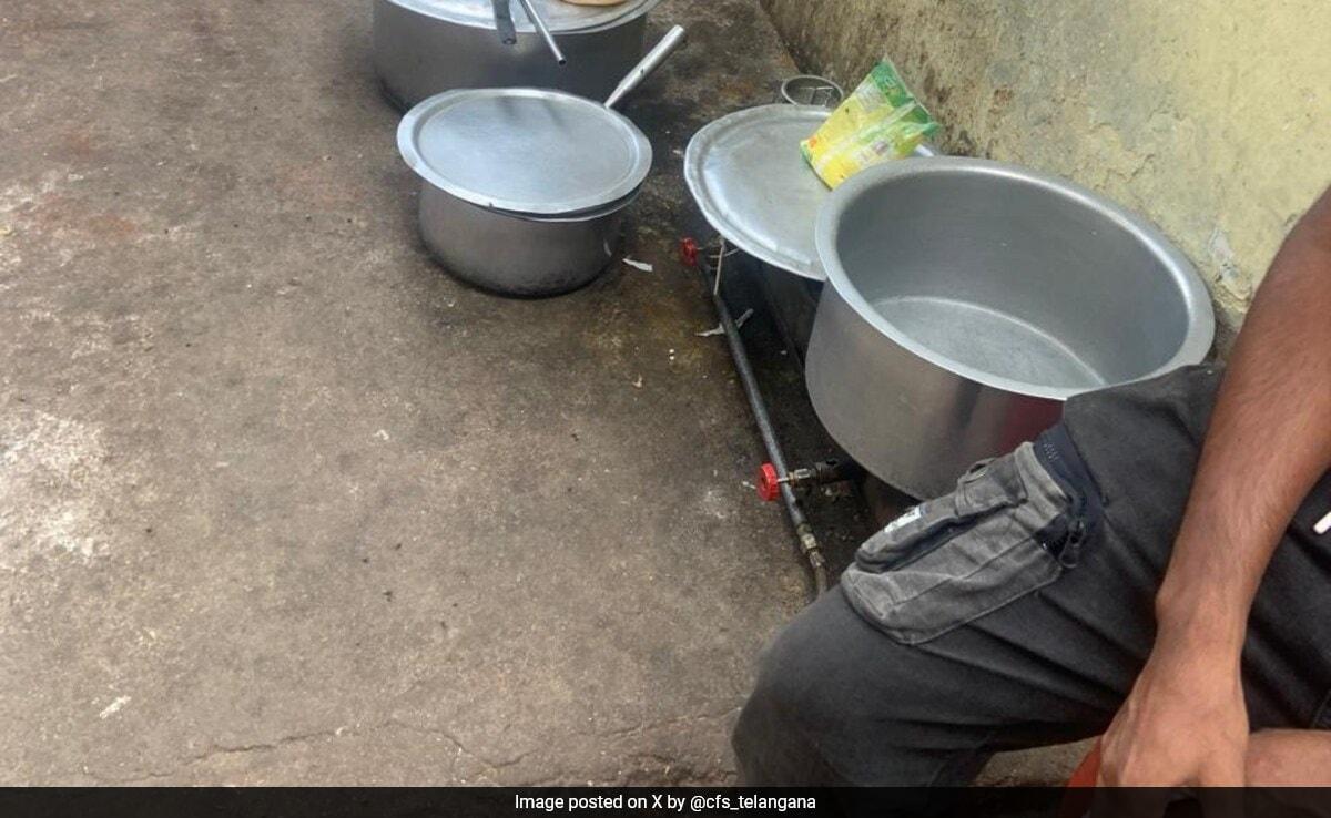 1 Dead, 15 Fall Sick After Eating Momos In Hyderabad