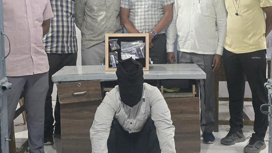 Man Arrested in Chhatrapati Sambhajinagar for Possessing Illegal Firearm and Causing Panic