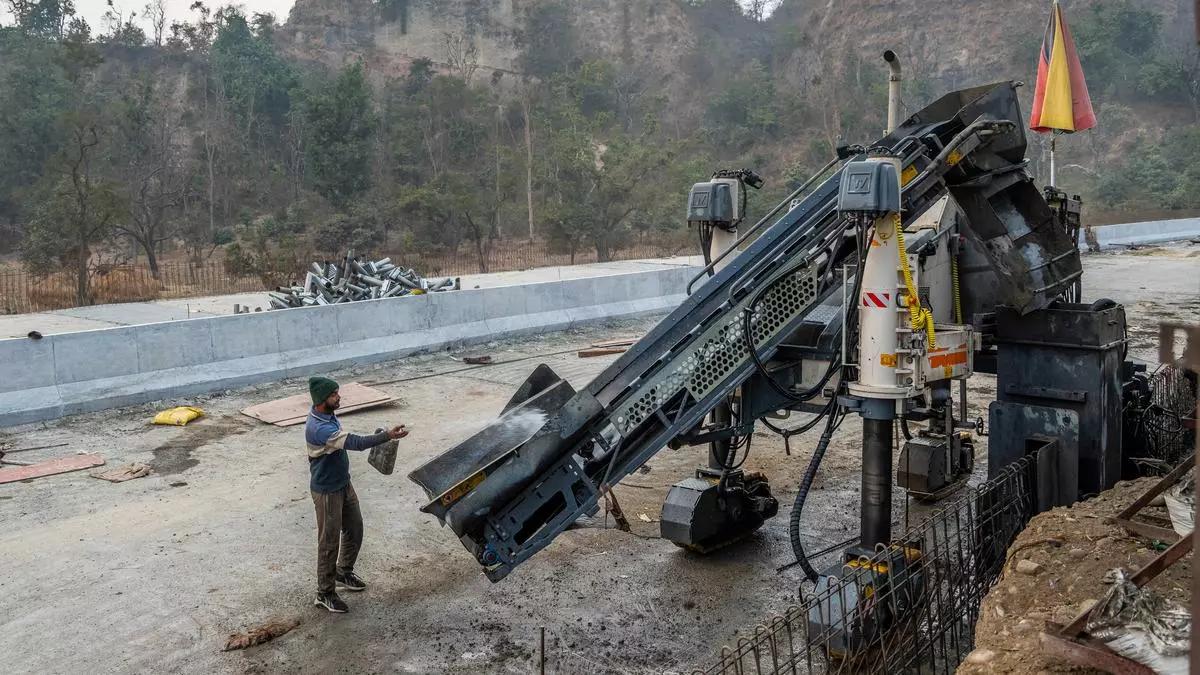 Why construction gear is less in demand