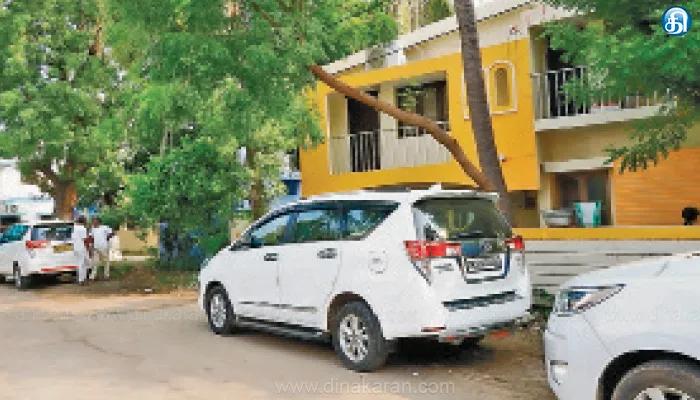 நெல்லை, தென்காசியில் தொழிலதிபர் வீடு உட்பட 16 இடங்களில் ஐடி ரெய்டு: ஊழியர்களிடம் துருவி துருவி விசாரணை