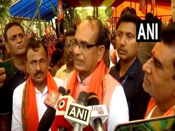 “Have to protect our ‘roti, beti and maati’: Shivraj Singh Chouhan promises to drive out Bangladeshi infiltrators from Jharkhand