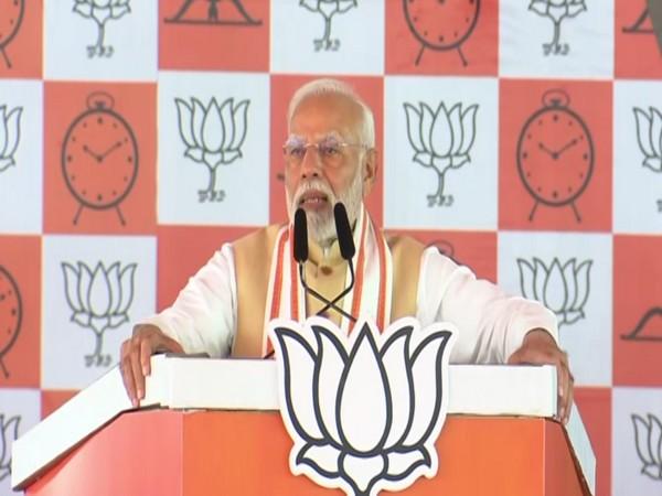PM Modi attacks Congress in Nashik rally, says party wants to create rift among OBCs