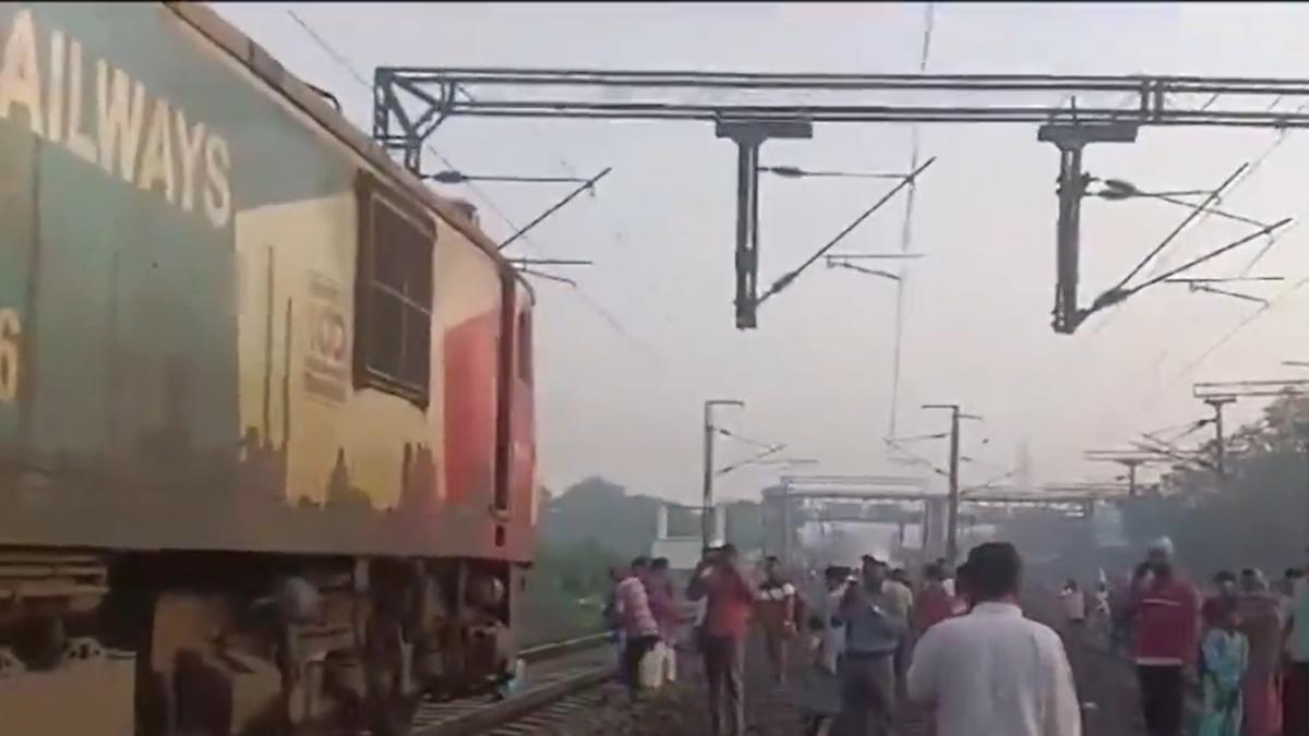 Secunderabad-Shalimar Superfast Express Derails In Howrah
