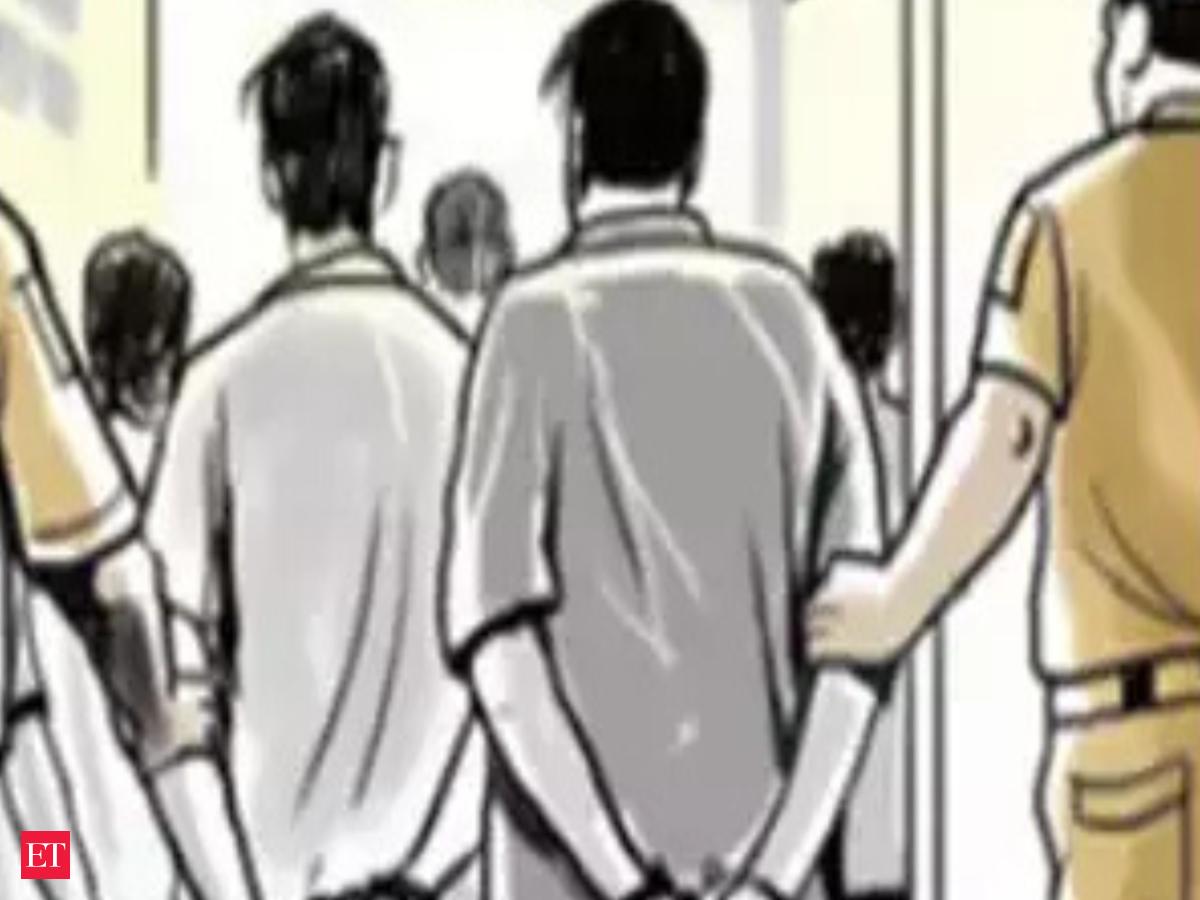 'Sweepers by day, gun dealers by night': Delhi Police bust arms gang moonlighting as gunrunners