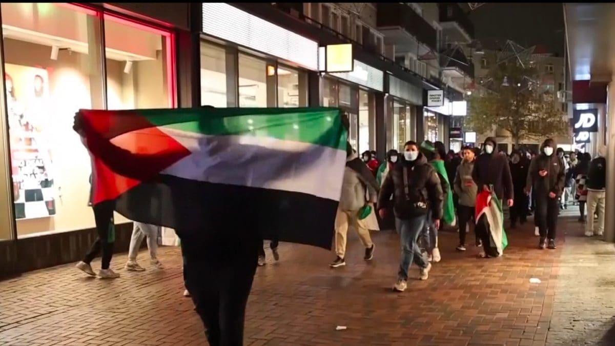 Anti-Israel Violence Hits Amsterdam Again, Rioters Torch Tram, Destroy Vehicles | Video