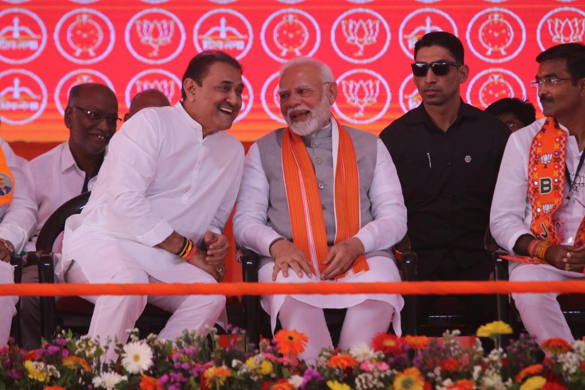 Maharashtra Elections 2024: 'Development Projects Would Come To Halt If Congress & Its Allies Are Not Kept Out Of Power,' Says PM Modi At Chandrapur Rally